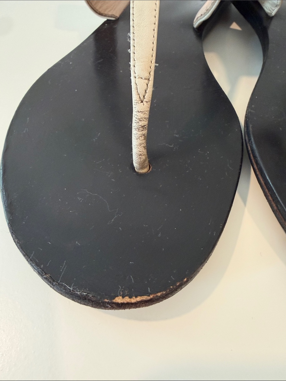 Gucci Cream Leather GG Logo T-Strap Sandals - Women - Picture 4 of 6